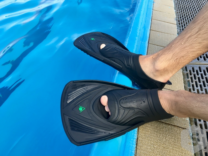 Duik in de meerwaarde van zoomers, de korte zwemvliezen die je zwemervaring naar nieuwe hoogten tillen.